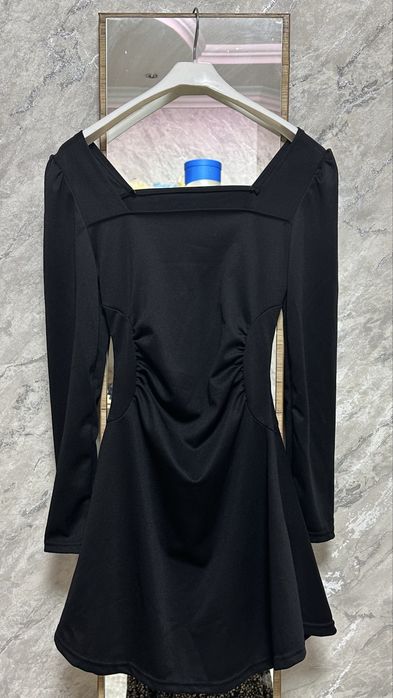 Красивое черное платье на лето