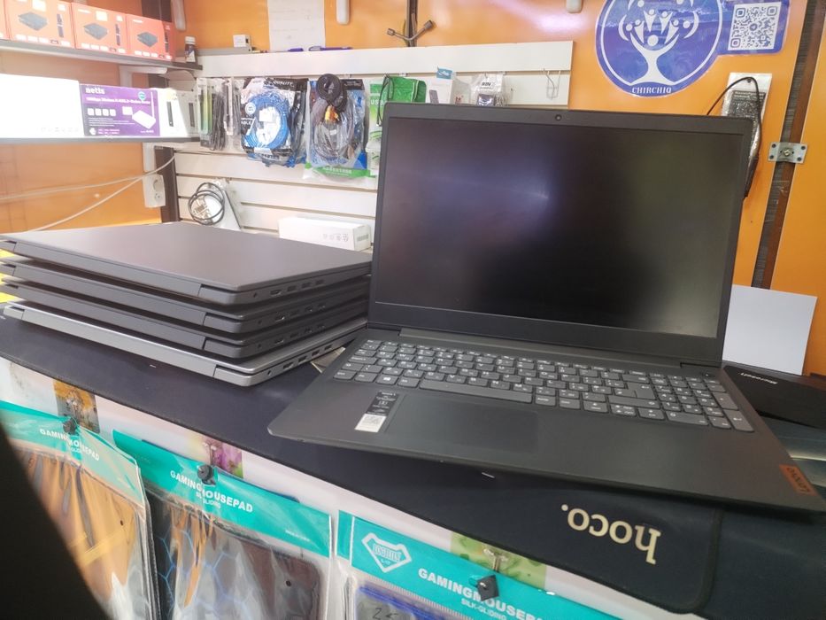 Noutbuklar sotiladi Lenovo