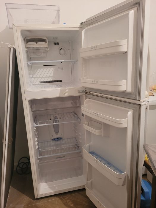 холодильник өте жақсы жұмыс жасайды