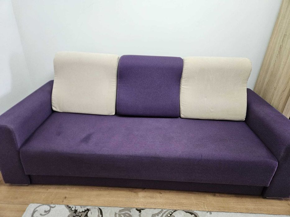 Vand Canapea extensibilă 3 locuri, mov, stare foarte bună