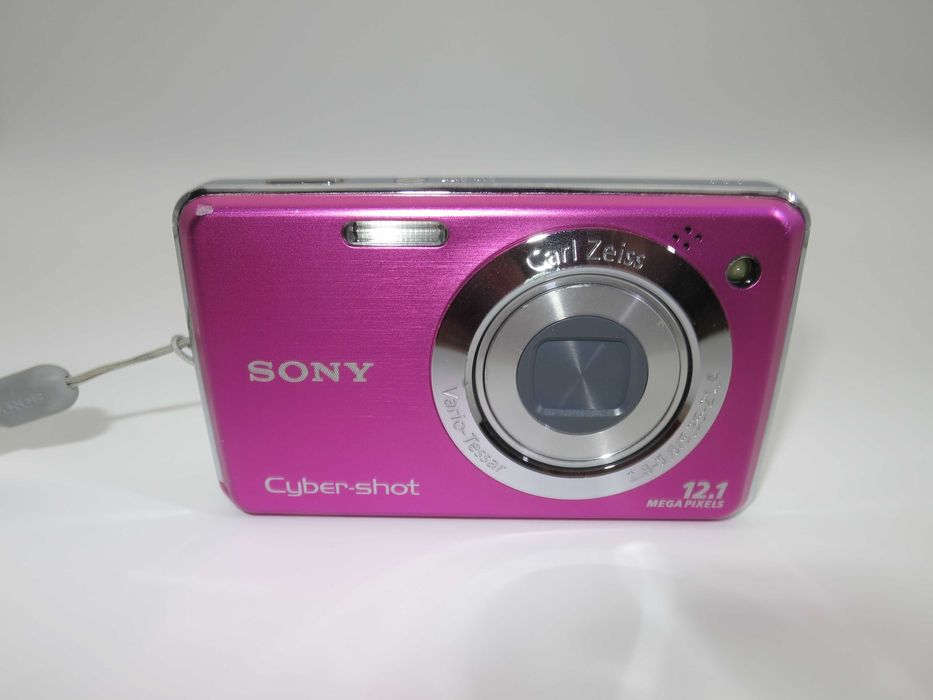 Sony Cyber-shot W220 ултра компактен цифров фотоапарат розов цвят, дигитална камера в отлично състояние комплект, батерия, зарядно, карта памет