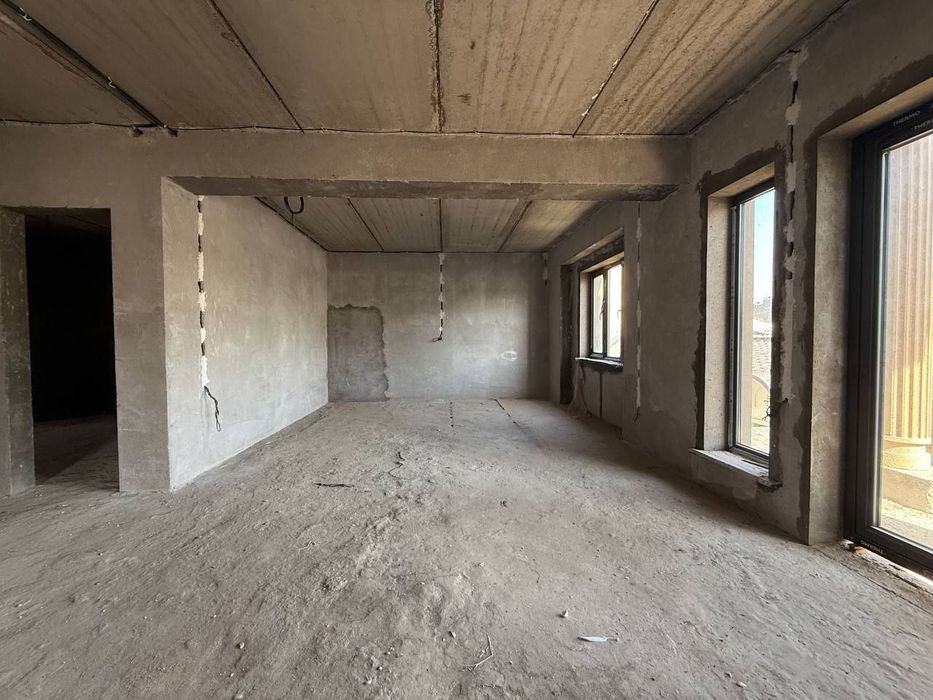 Продается дом состояния коробка.