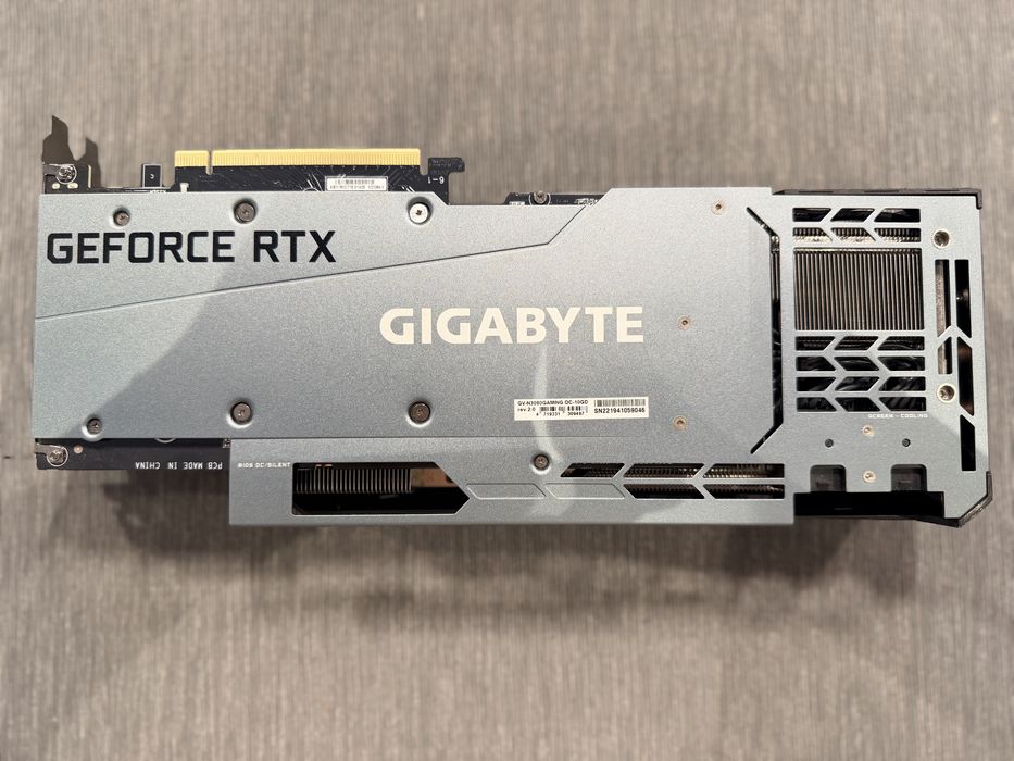 Vând placă video Nvidia GeForce RTX 3080 – stare foarte bună