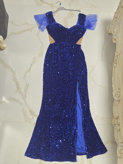 Vand rochie de mers la eveniment