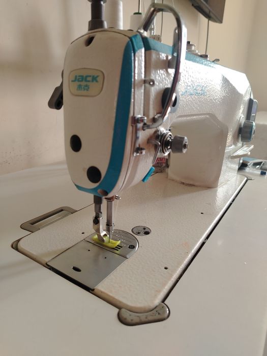 Tikuv mashinasi sotiladi 3 mln