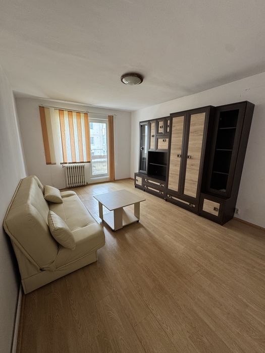 Vand apartament 2 camere etaj 2 strada independentei