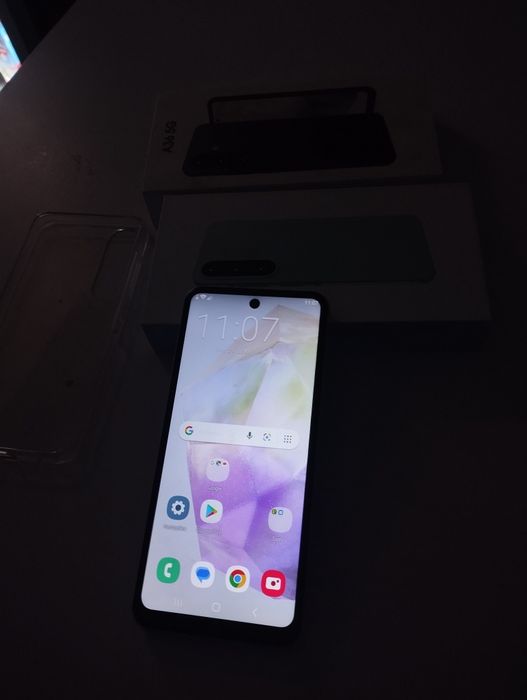 Продам samsung a36 телефон