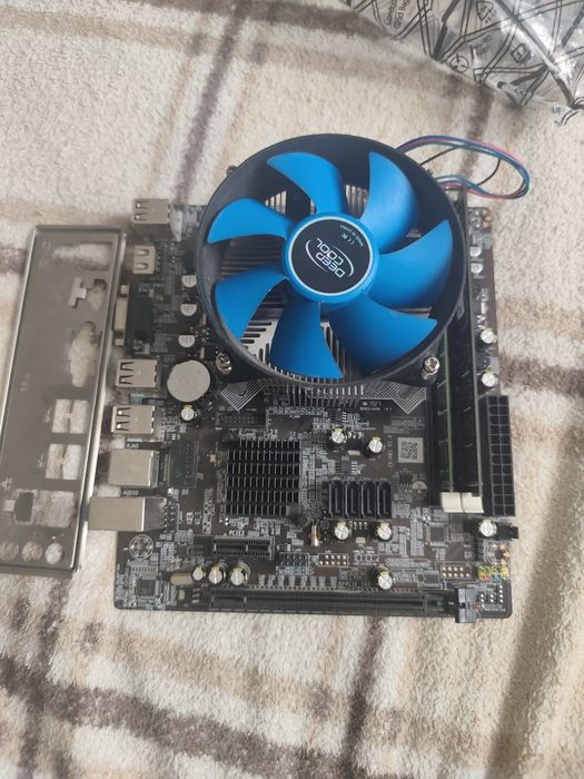 Продам комплект:i7 4790 i5 4460 бп на 550в, мать 1150 сокет, ддр3 16гб