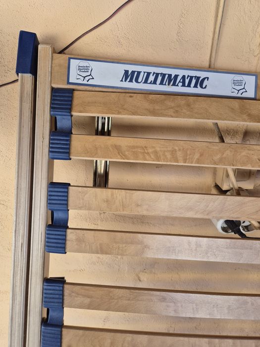 Vind 2 somiere și 2 noptiere