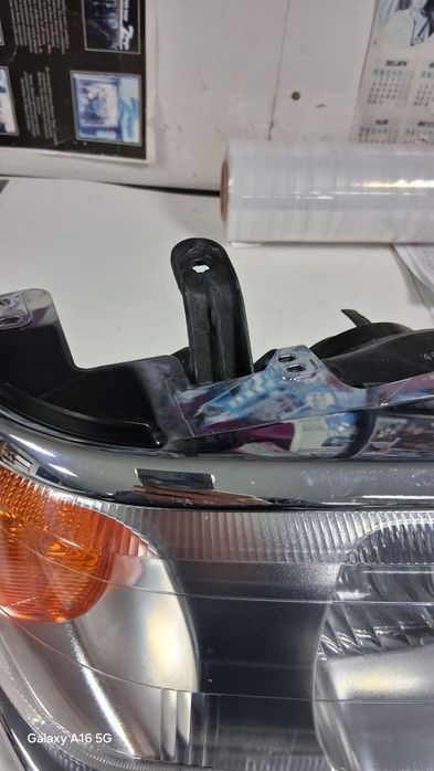 Фар Mitsubishi Pajero sport