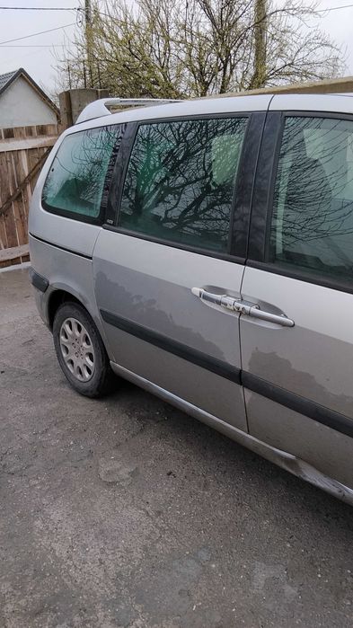 Peugeot 807 cu 7 locuri