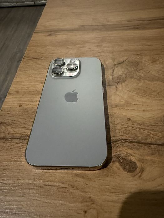 Продам iPhone 16 Pro