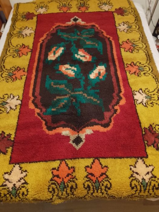 Китеник, халище, губер /постелка, завивка, килим/ 100 % вълна