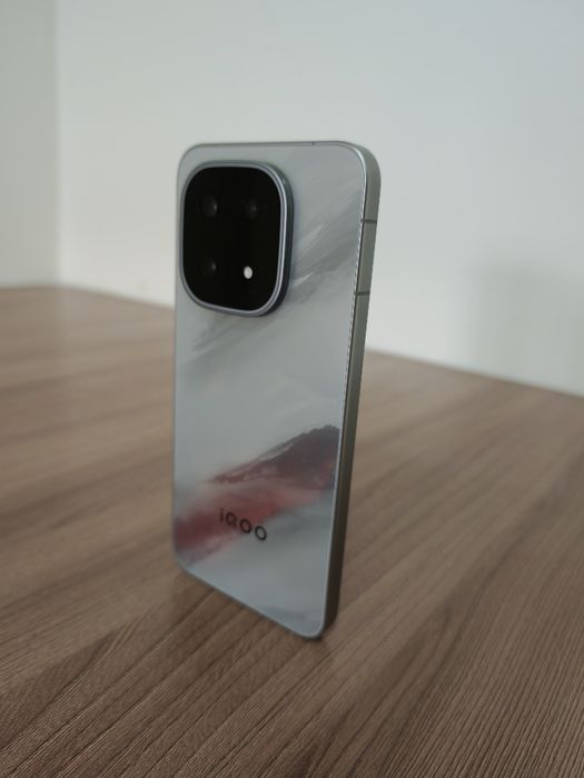IQOO 15 РСТ(ЕАС/Глобальная версия)