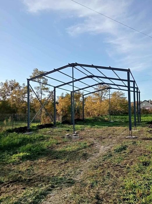 vând structură metalică 12 deschiderea 25 lungime 4 m la stâlp din pro