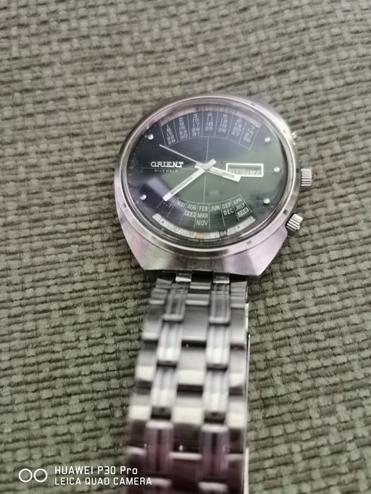 Продавам часовници orient