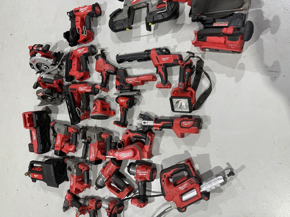 Bormasina rotopercutor gresor lanterna slefuitor impact milwaukee m18