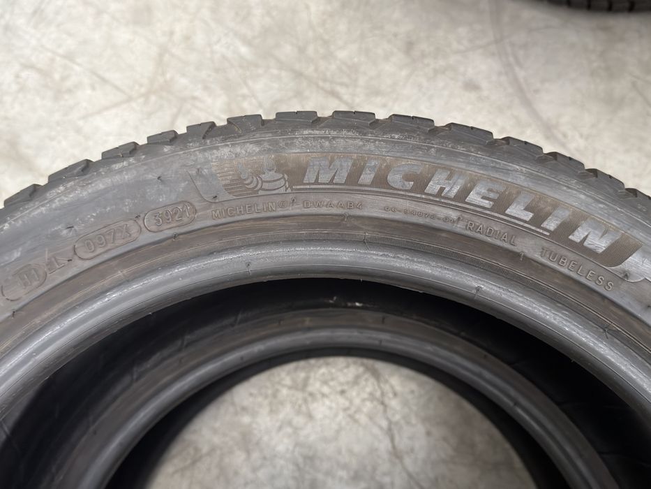Vand 2 anvelope 235/45/18 michelin allsezon ca noi