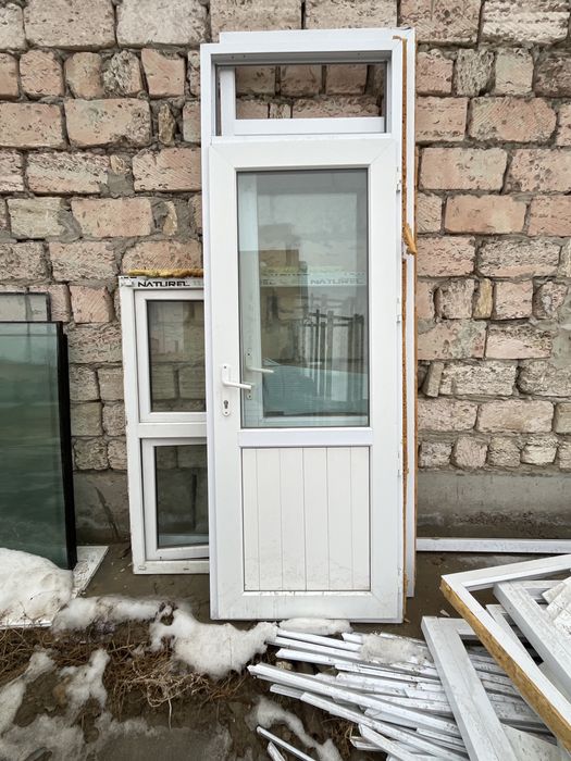 Пластиковые двери