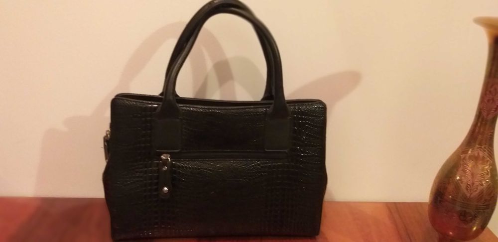 Черная сумка под крокодила