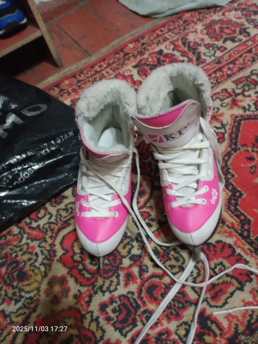 Продам коньки на девочку