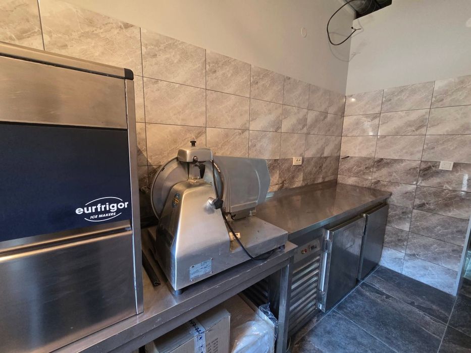 Дава се под наем Заведение в Кюстендил, Център - 250 кв.м за 2593.35 € - Снимка #3