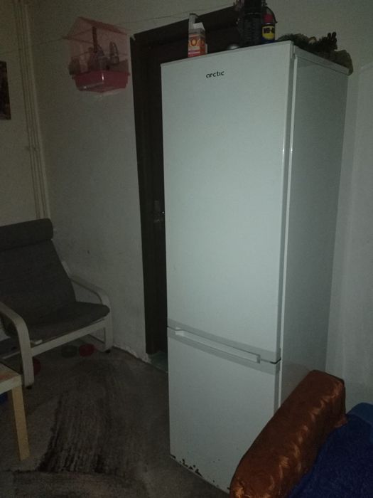 Vând frigider Artic