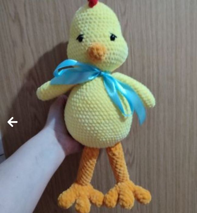 Плюшени играчки за малко дете.Плетени играчки