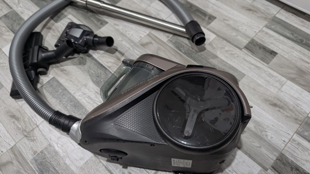 Aspirator Rowenta cu fir – puternic, funcționează perfect