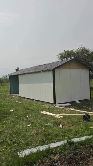 Vand containere stil casuta din panouri izolate