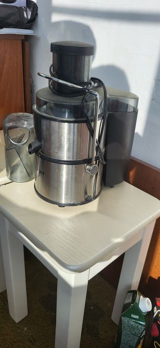 Соковыжималка Scarlett.