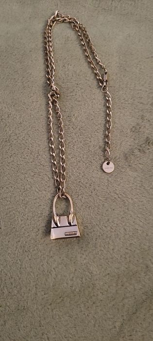 Колие на jacquemus