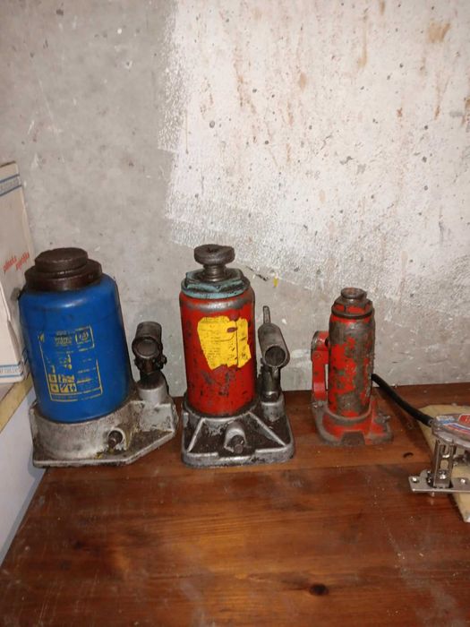 3 броя крикове за кола