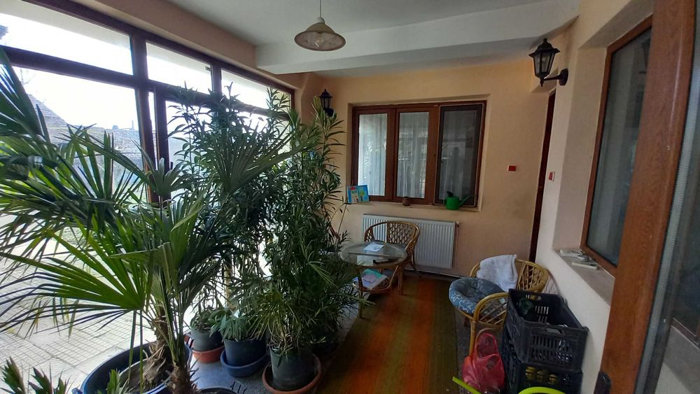 Имот в с. Бабово - 3 къщи с просторен парцел