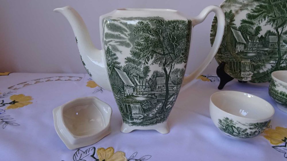 Чинии , чаши, чайник  Johnson Brothers.1930 - 1960-те години.