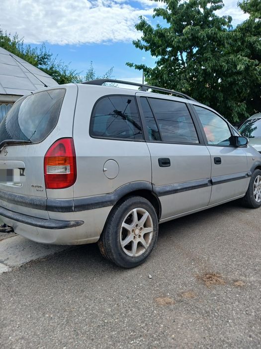 Vand autoturism marc opel zagia, anul fabricatiei 2000, pret 1000 de euro.Masina se afla in loc. Murgeni, jud Vaslui.a Opel