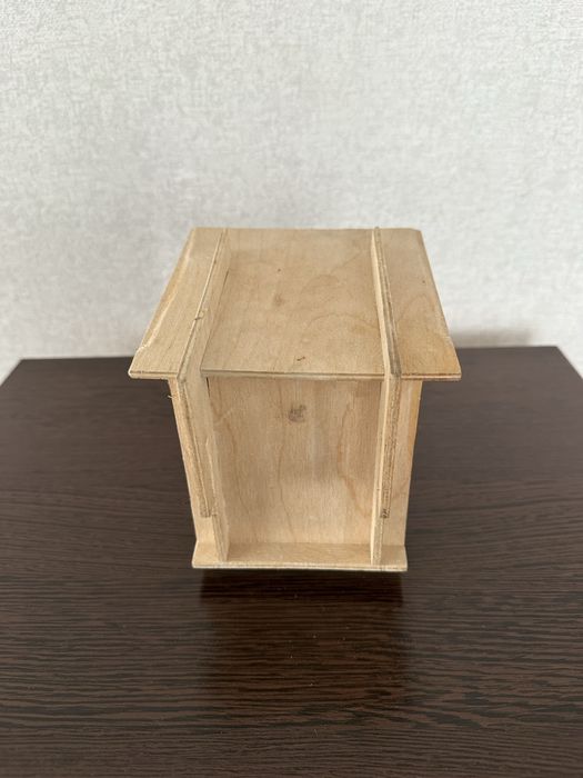 Домик гнездо для попугаев и мелких птиц