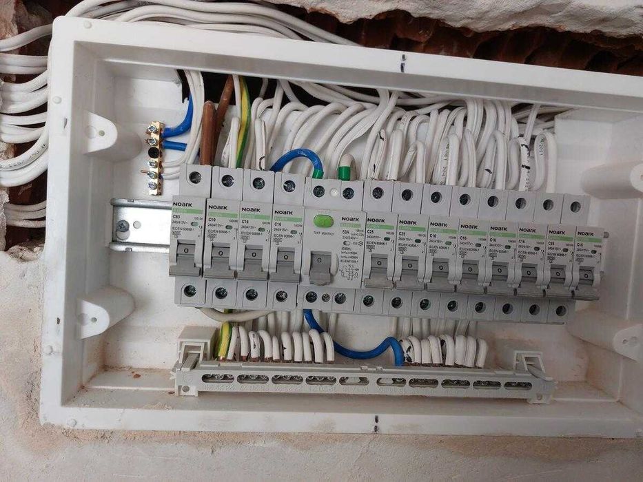 Строителни услуги ремонт на покриви и вътрешни ремонти