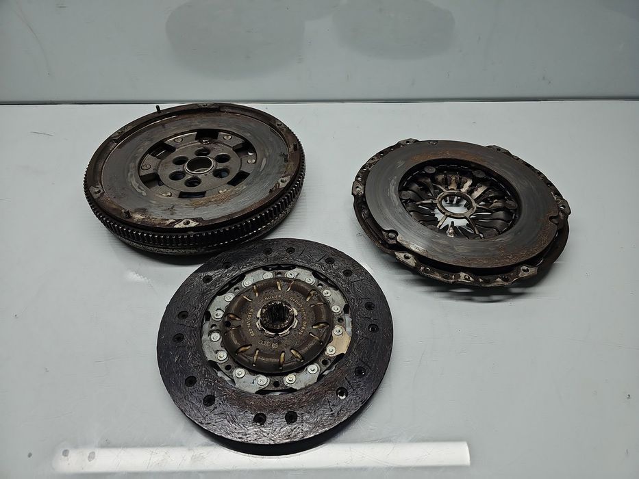 Kit ambreiaj volanta masa dubla Volkswagen Touran (1T3) [Fabr 2010-201