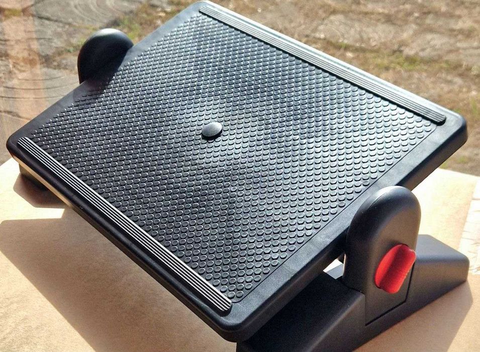 подставка за крака за работа и игри на компютър