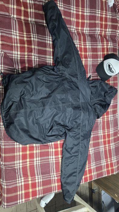 Продам оригинал ветровку hannah