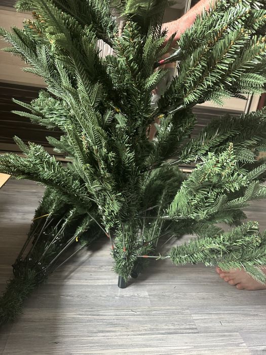 Ёлка зеленая новая