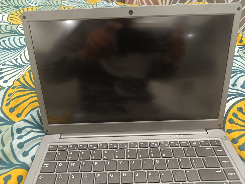 Лаптоп EZbook X3