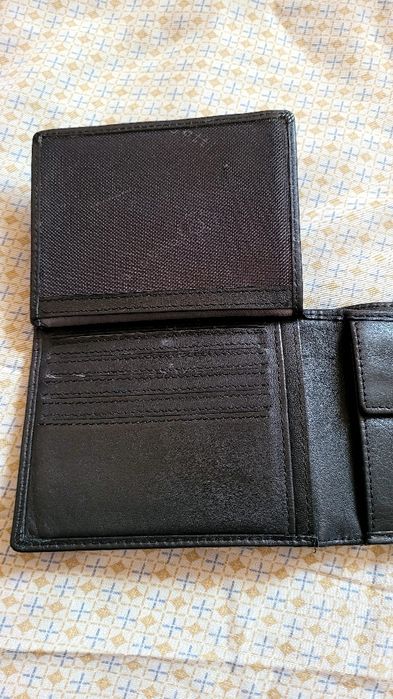 Продавам портфейл Bugatti