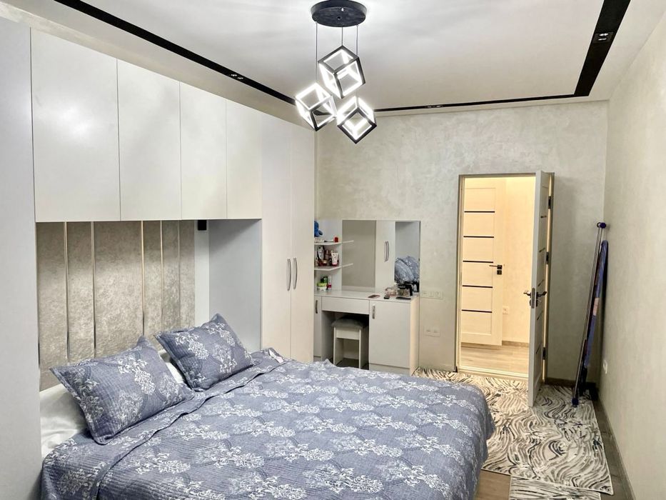 Yakkasaroy tumani Salamatinada Navastroyka sotiladi.50kv.m Evro remont