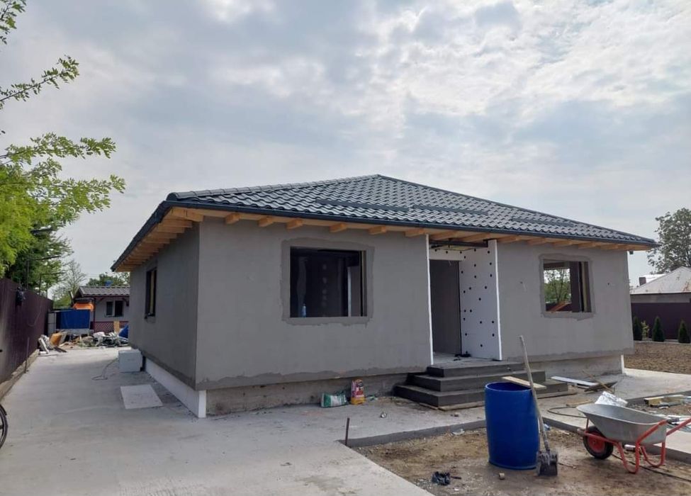 Vindem case din panouri sandwich