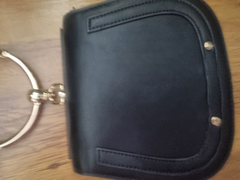 Чанта с метална дръжка