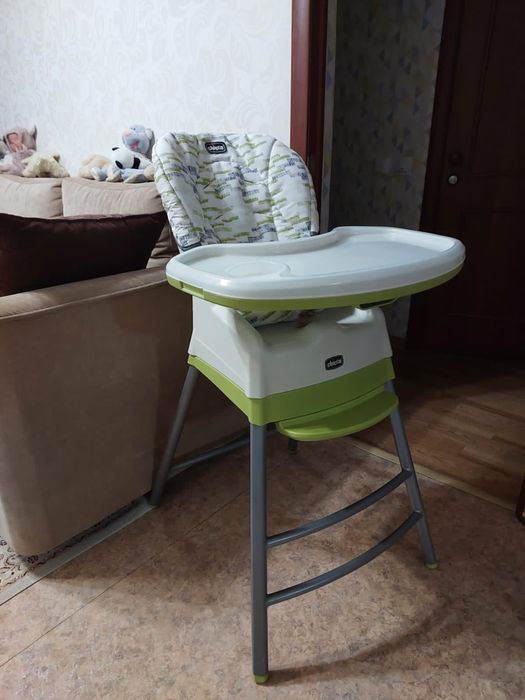 Продаю детский стульчик chicco
