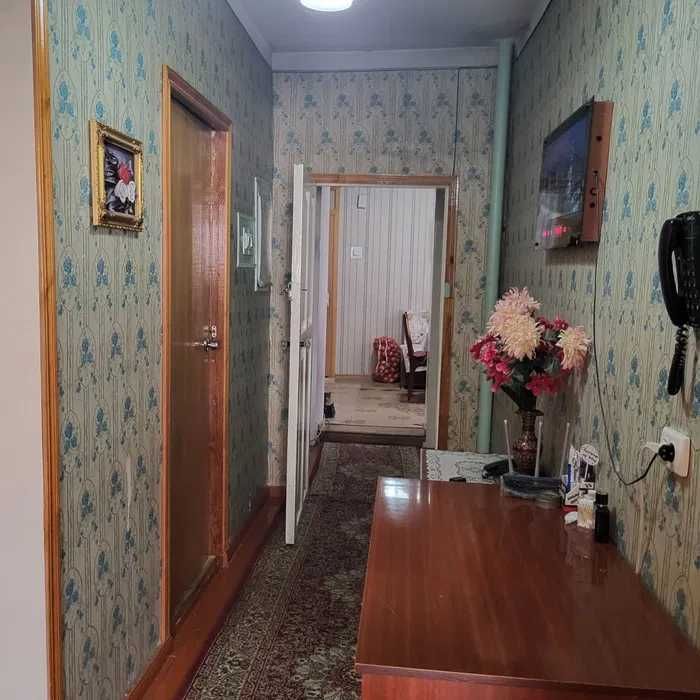 Гулабот 3 хоналик гиштли домда квартира сотилади