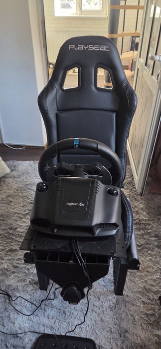 Scaun si volan Logitech G 29 noi folosite  maxim o luna.